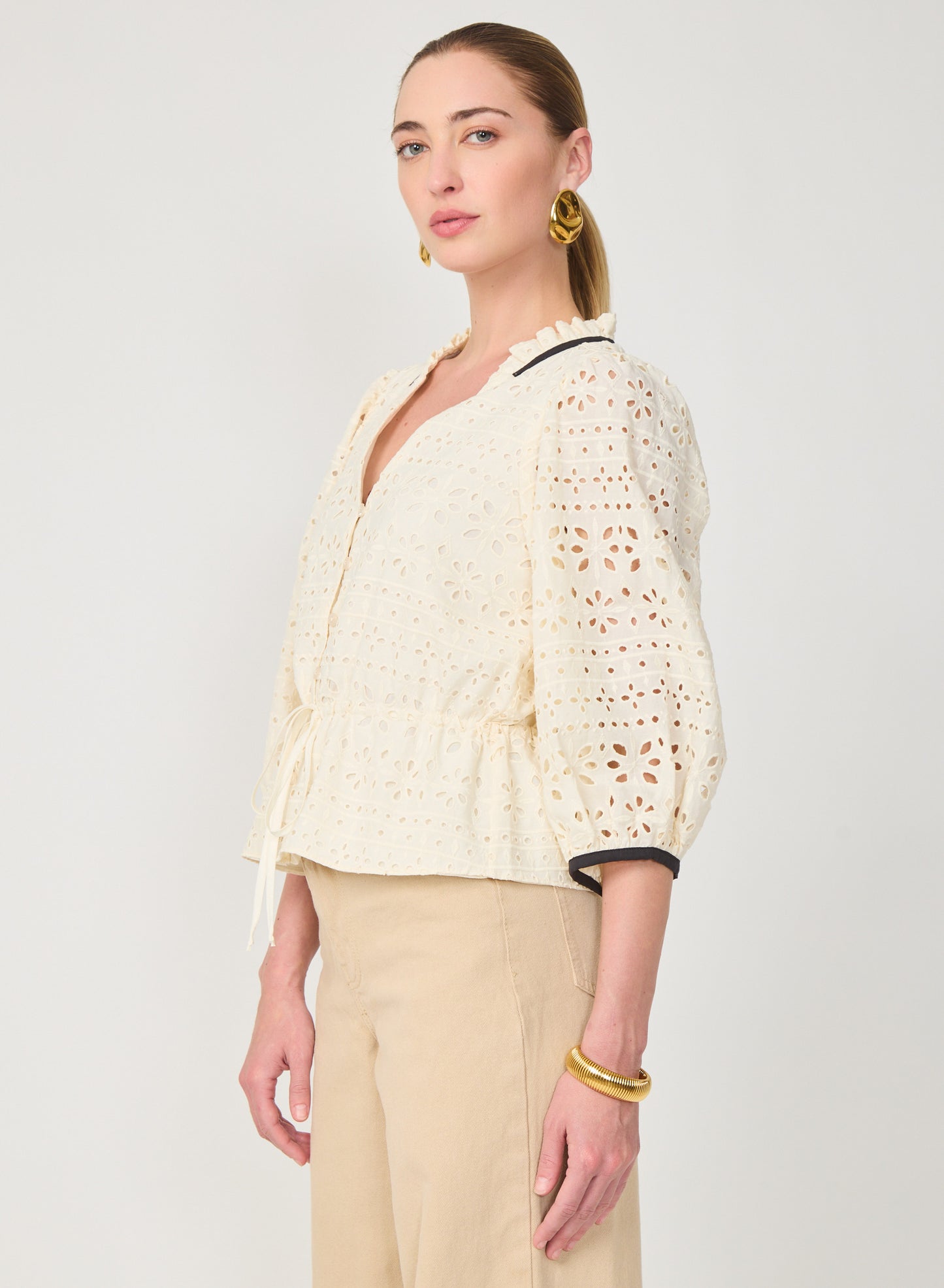 Tali blouse in Light Khaki Eyelit Lace