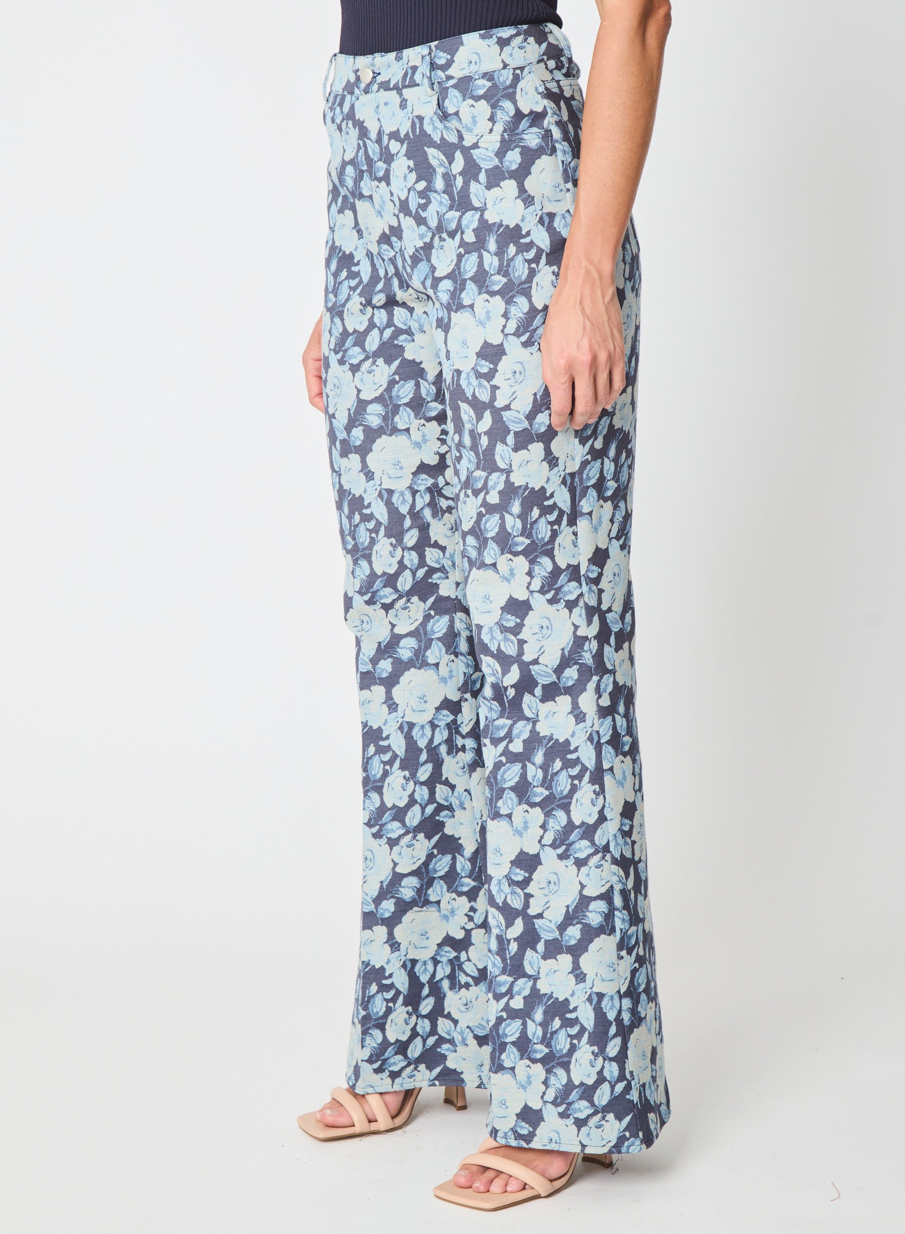 Anouk pant in Floral Denim Jacquard