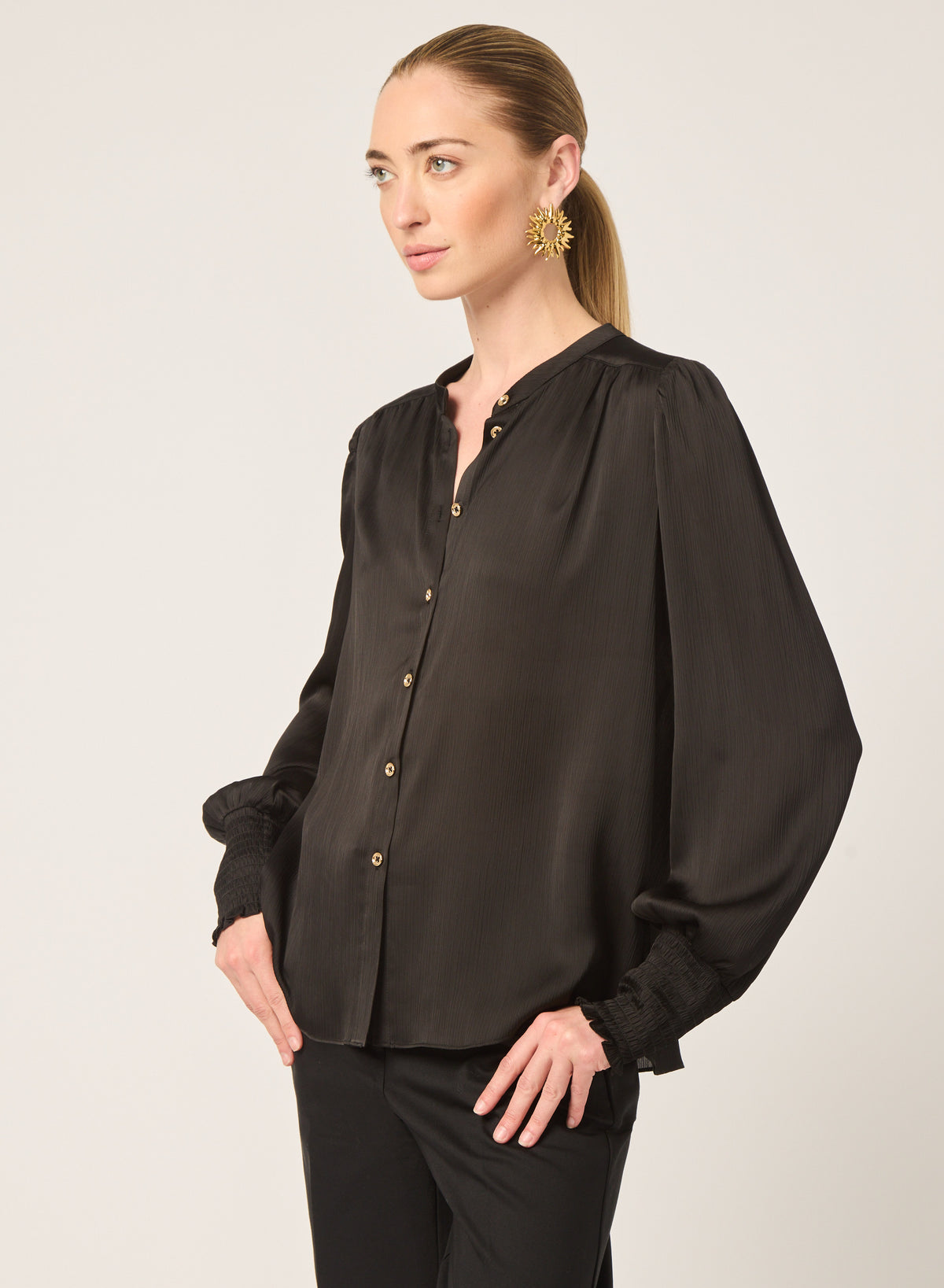Suki blouse in Black color - Gilner Farrar
