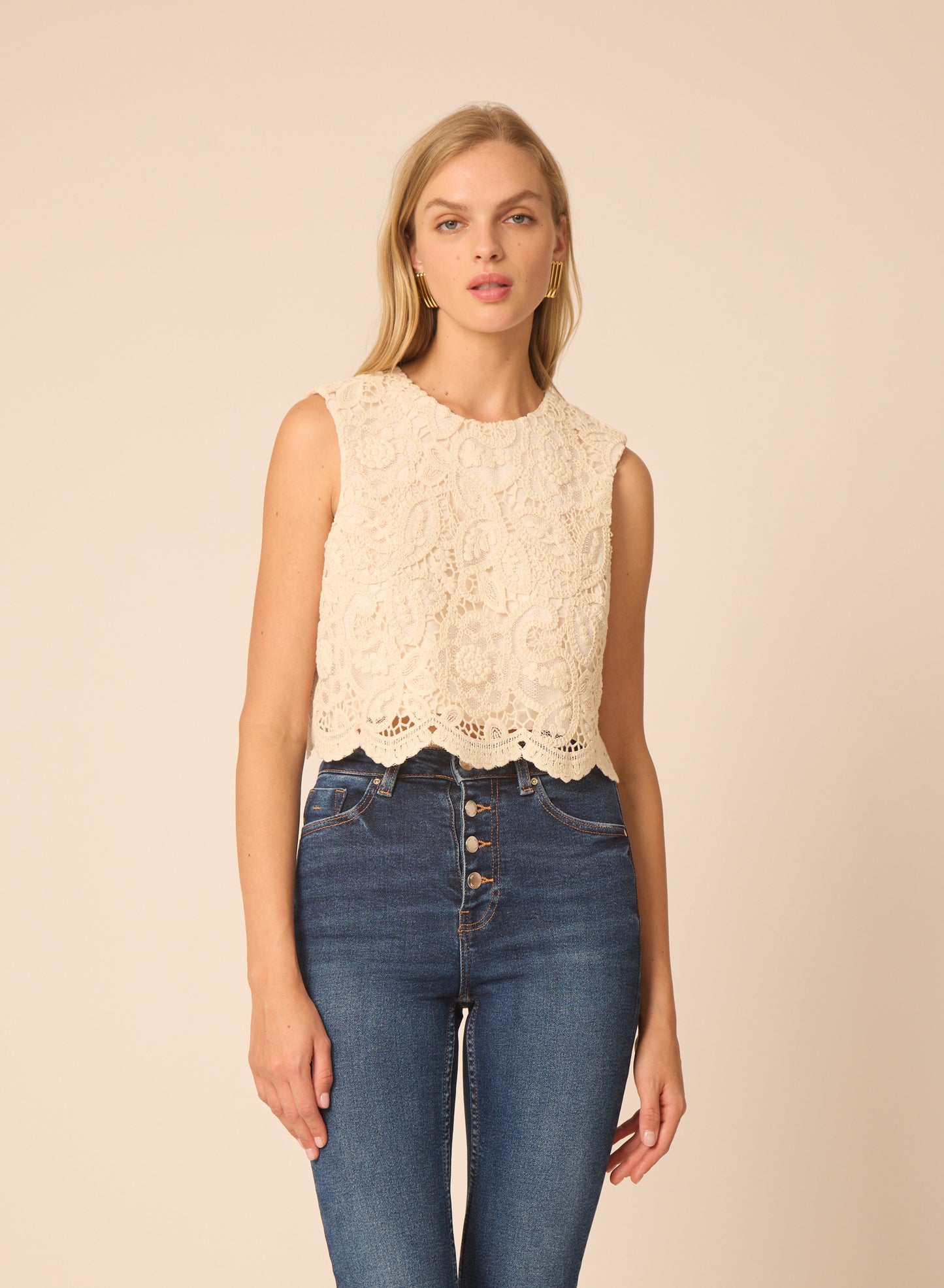 Niomi top in Lace Embroidery - Gilner Farrar