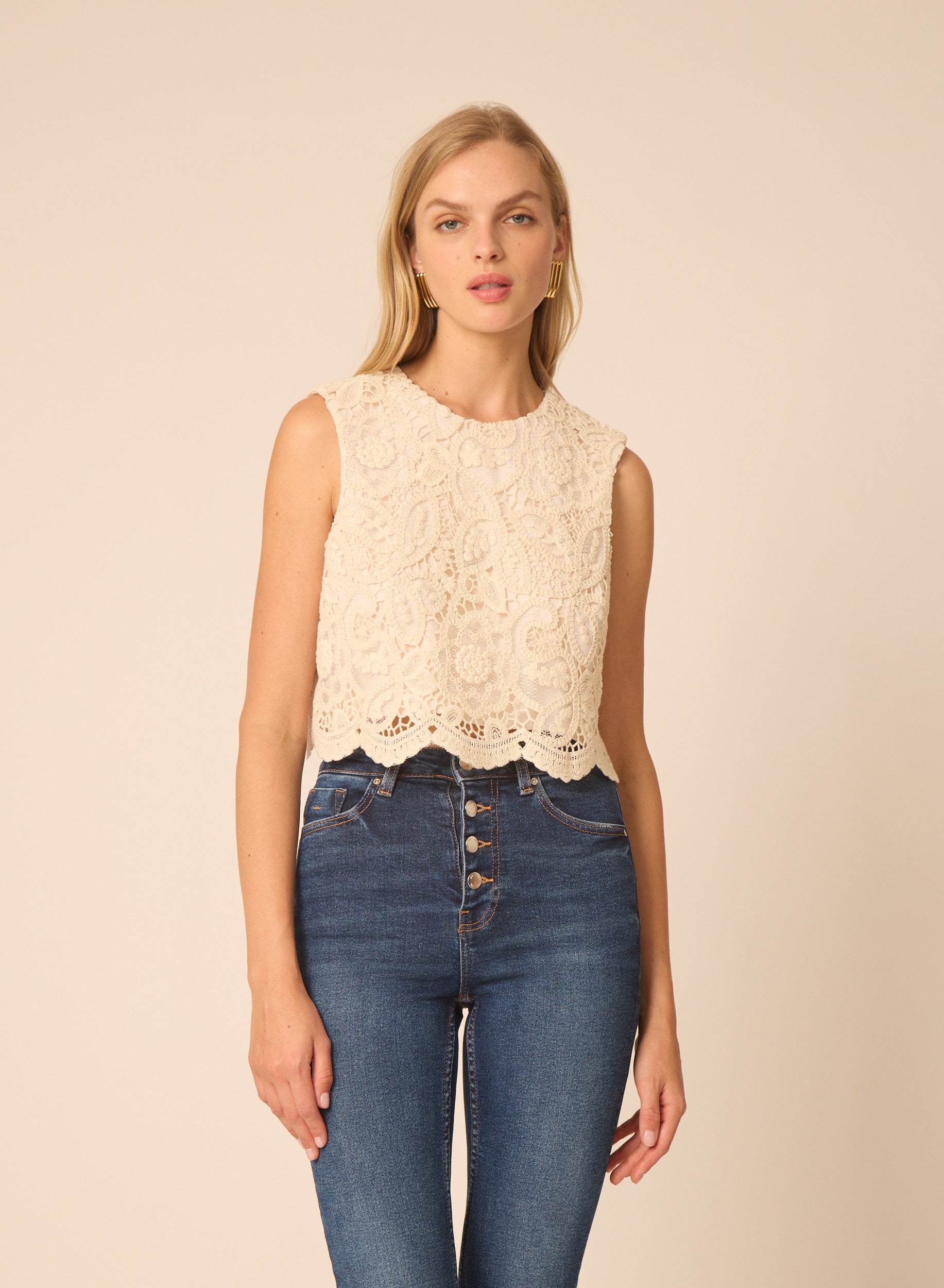 Niomi top in Lace Embroidery - Gilner Farrar