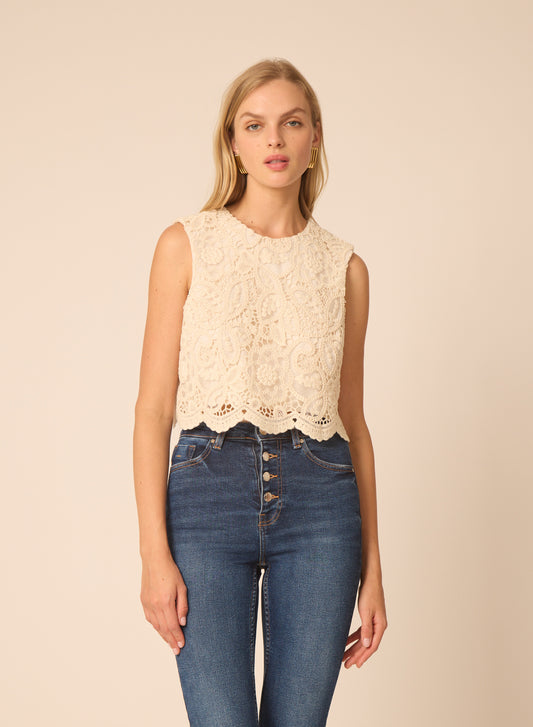 Niomi top in Lace Embroidery - Gilner Farrar