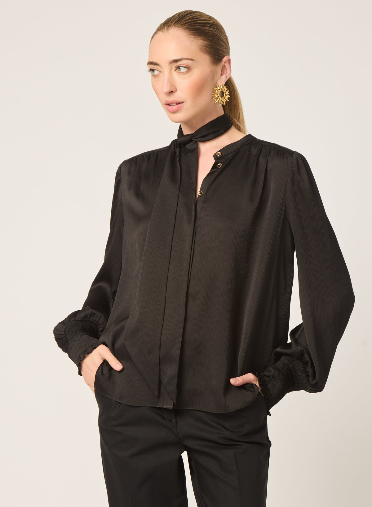 Suki blouse in Black color - Gilner Farrar